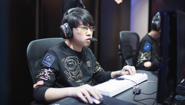 世体：卡雷拉斯、恩德里克和卡瓦哈尔将面临两场禁赛处罚