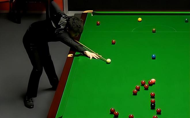 为了赢，你的面相都变了！ 贺希宁在底角用力使相，都快变成布克了